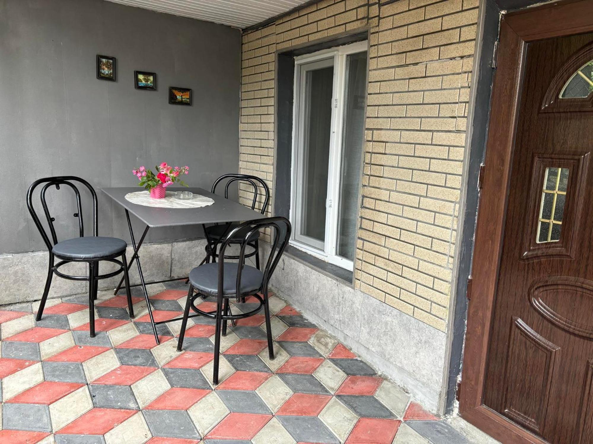 Guest House Happy House Kutaisi Esterno foto