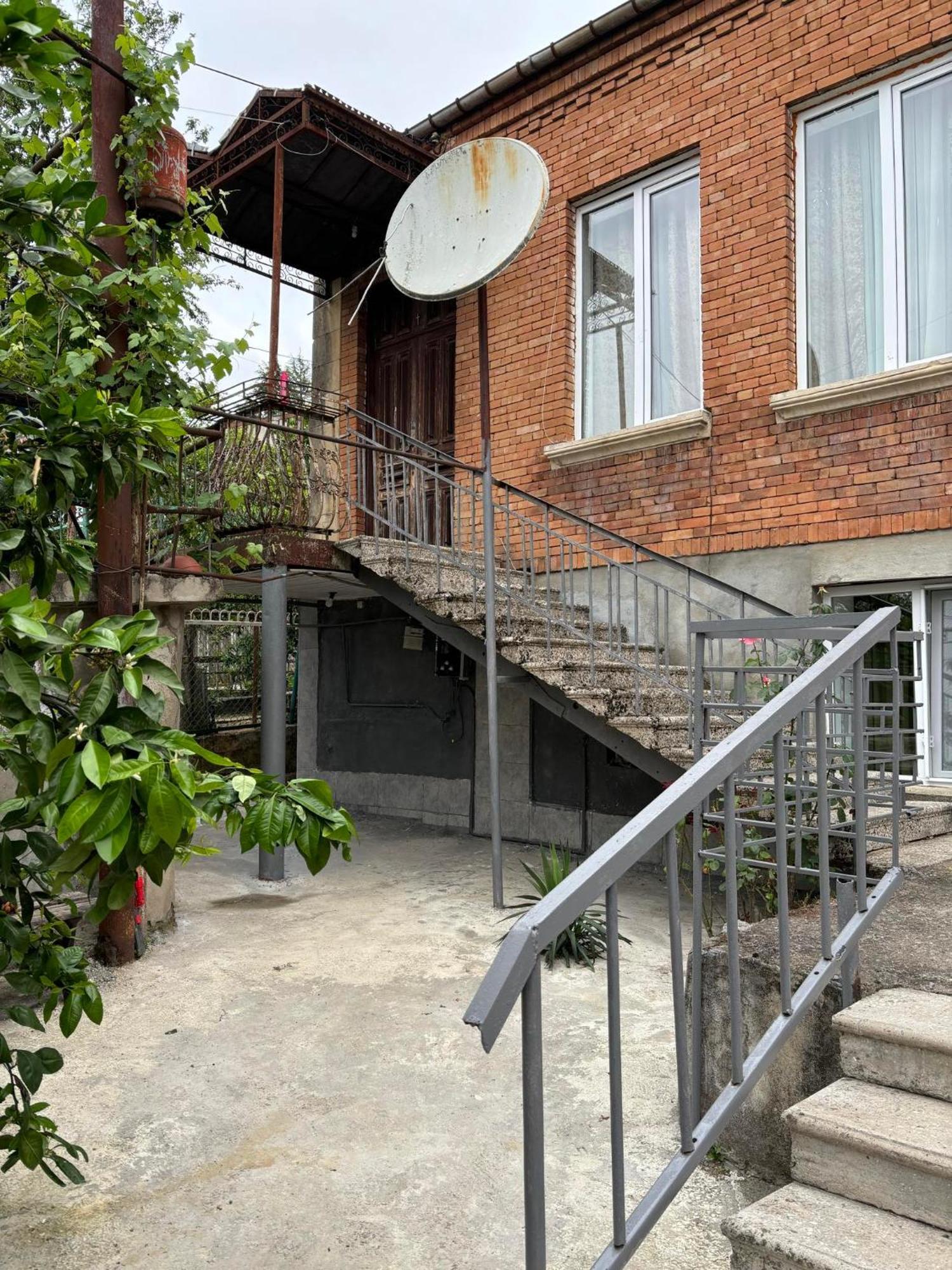 Guest House Happy House Kutaisi Esterno foto