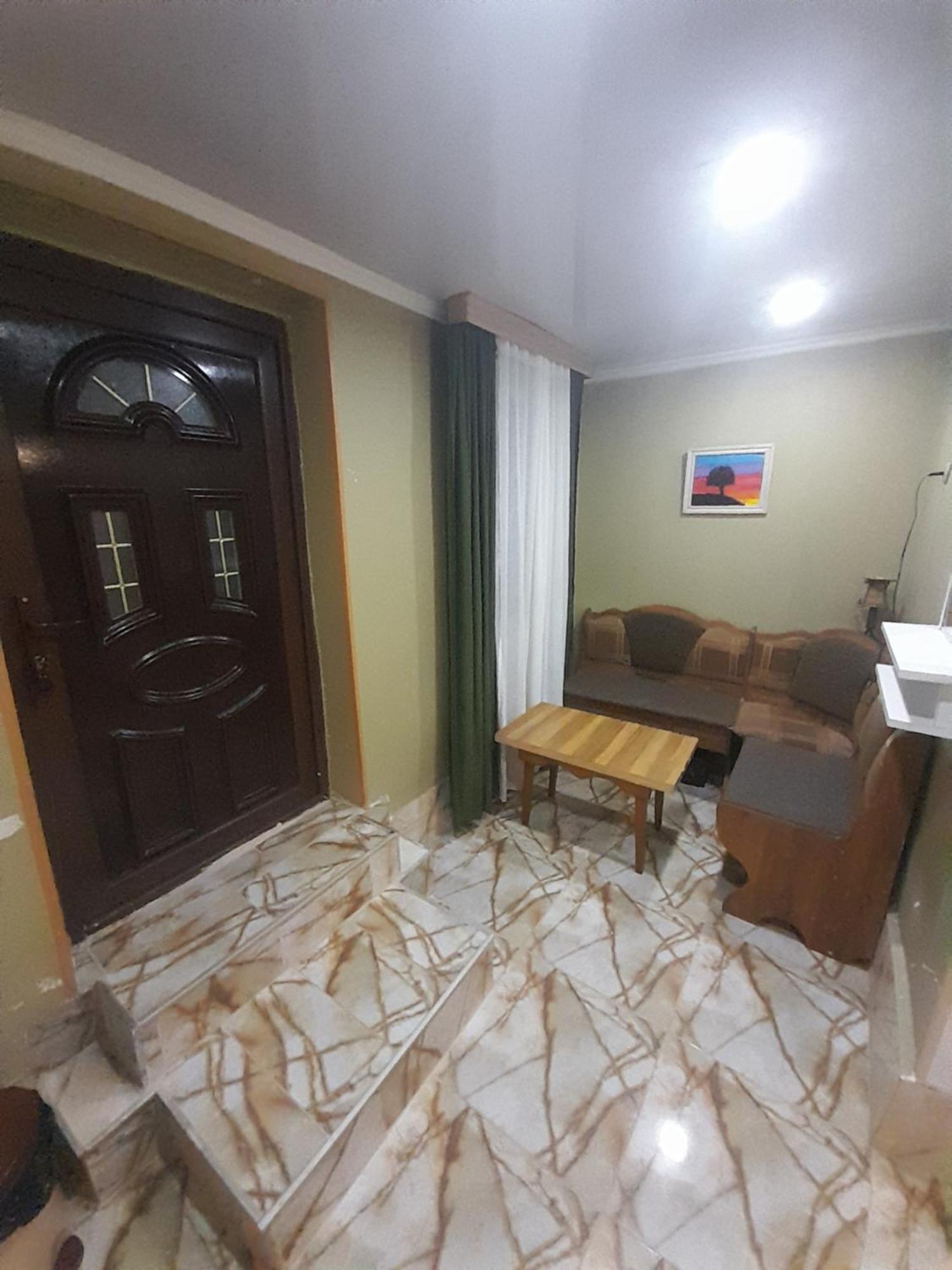 Guest House Happy House Kutaisi Esterno foto
